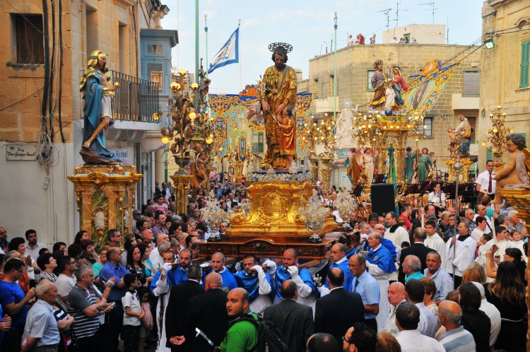 Malta: Sports, Traditions and Old Friends